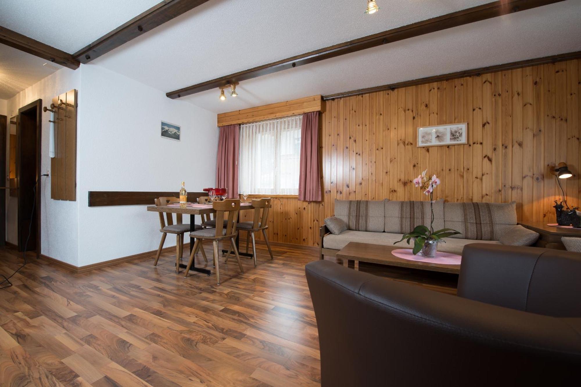 Haus Alba Apartment Saas-Almagell Ruang foto