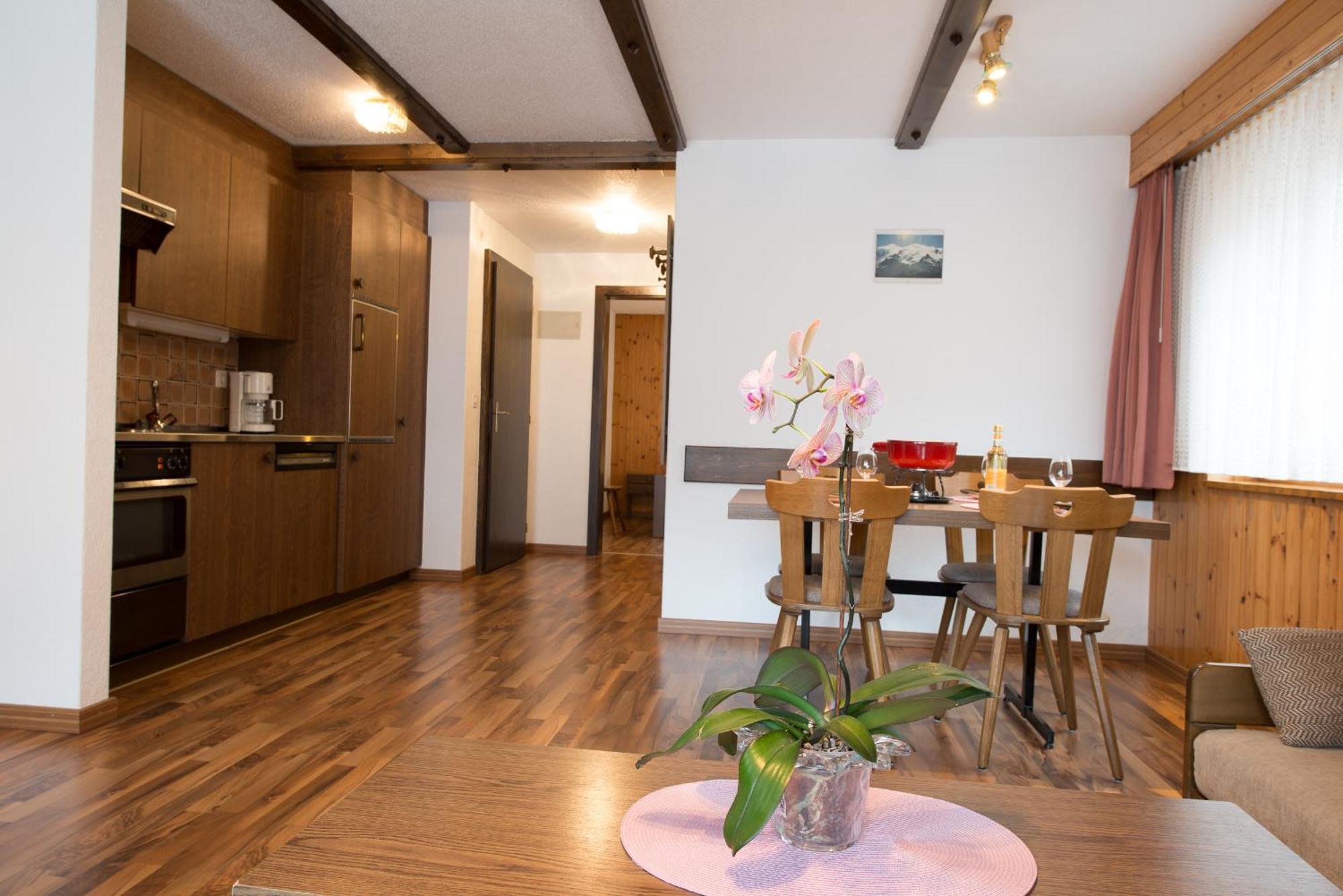 Haus Alba Apartment Saas-Almagell Ruang foto