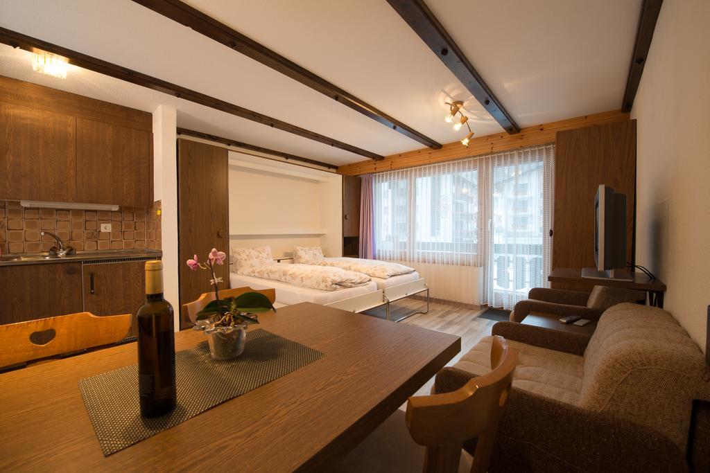 Haus Alba Apartment Saas-Almagell Ruang foto
